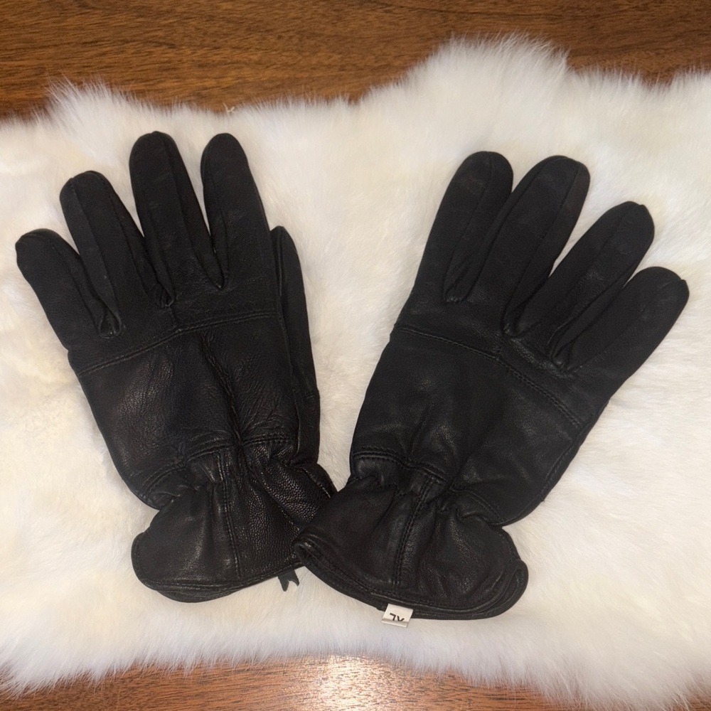 Women’s Black Leather Gloves